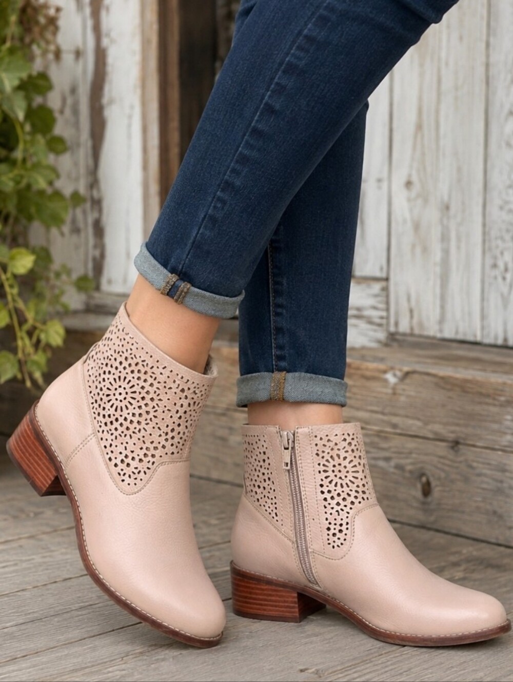 Vionic Luciana Romantic Western Boho Minimalist Block Heel Comfort Bootie 7M